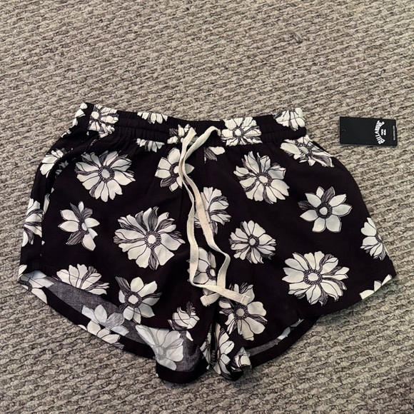 Billabong Pants - Billabong Black and White Floral beach Shorts